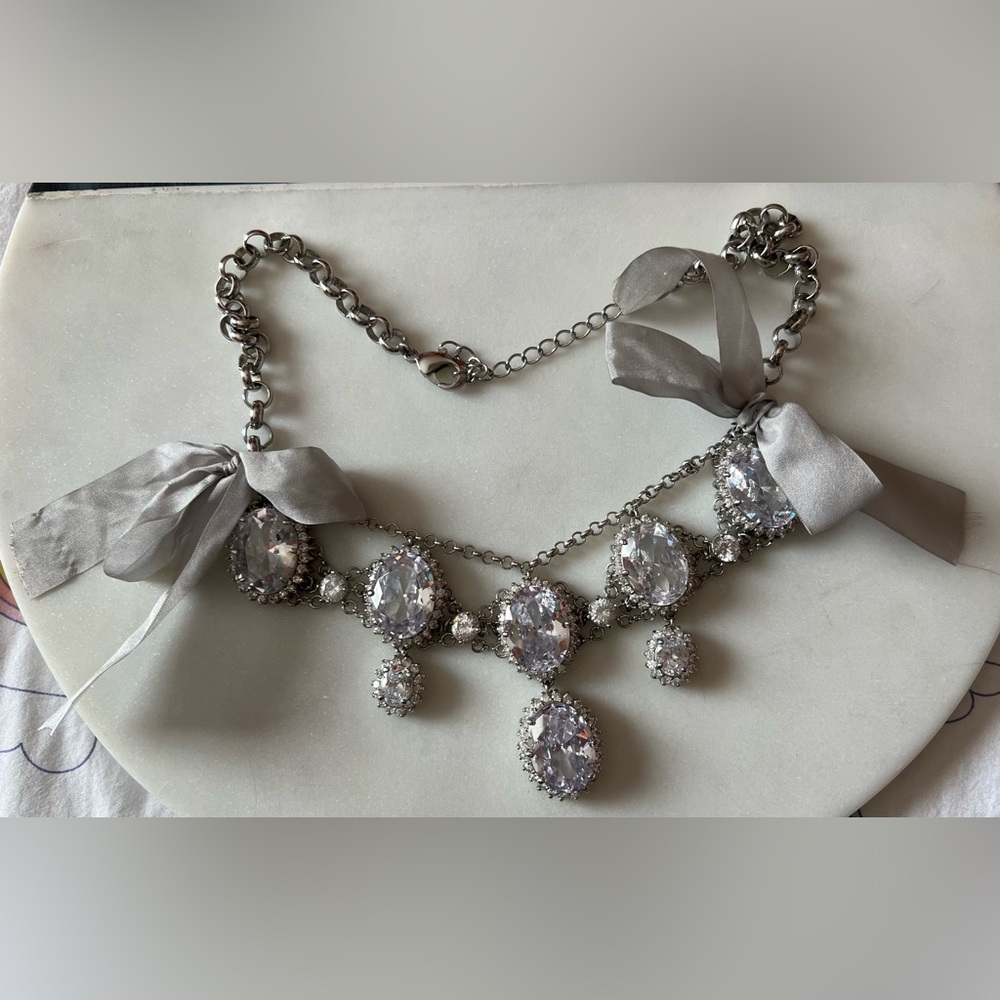Ann Taylor oval stone statement necklace